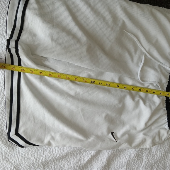 Nike Dry Fit Elastic Waist Training Short Men’s Medium - Picture 2 of 2